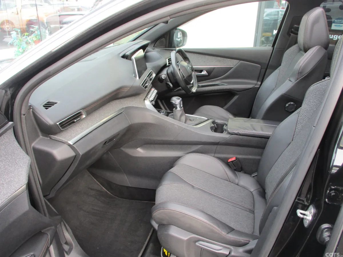 Peugeot 3008 MPV, Diesel, 2018, Black