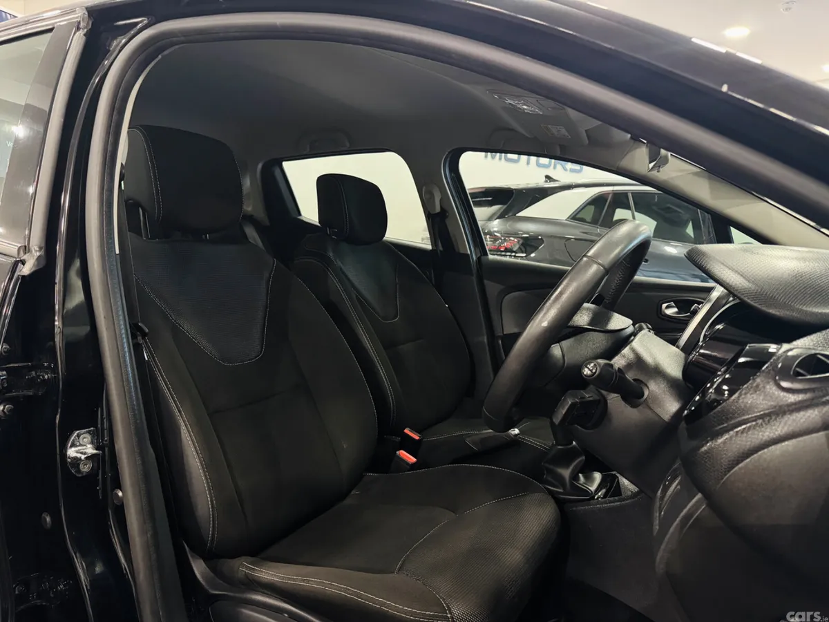Renault Clio Hatchback, Petrol, 2016, Black