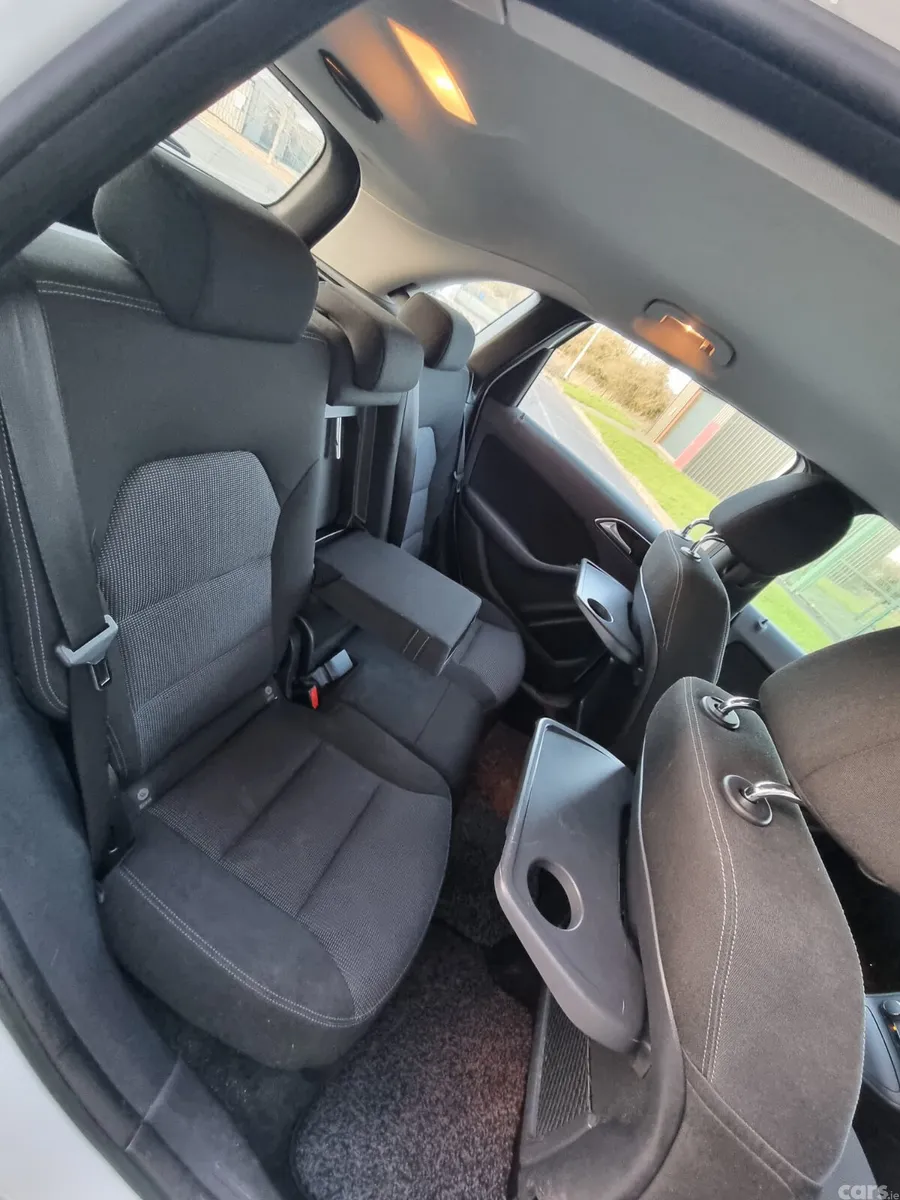Mercedes-Benz B-Class MPV, Petrol, 2013, White
