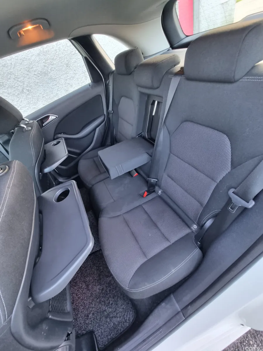 Mercedes-Benz B-Class MPV, Petrol, 2013, White