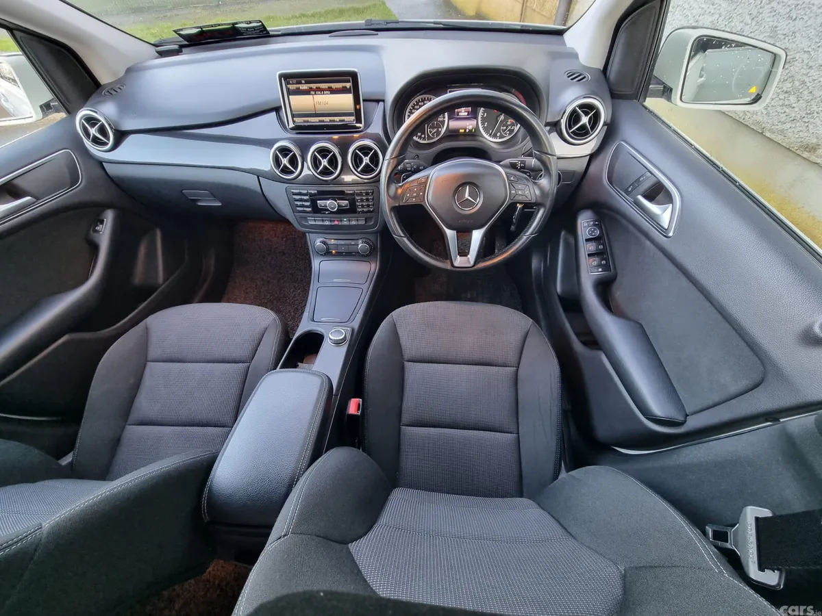 Mercedes-Benz B-Class MPV, Petrol, 2013, White
