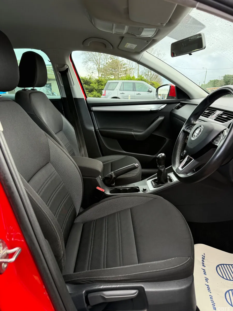 Skoda Octavia Saloon, Diesel, 2019, Red