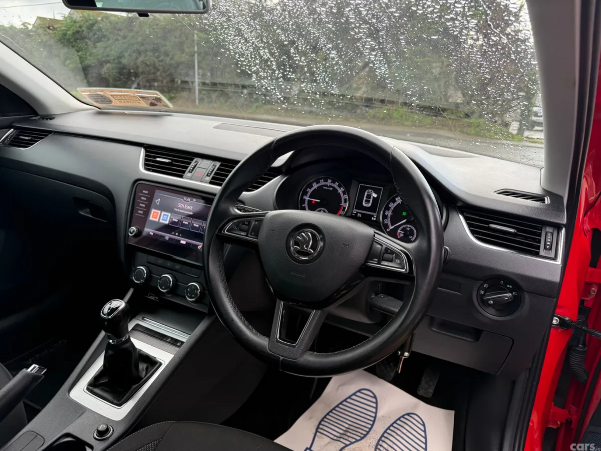 Skoda Octavia Saloon, Diesel, 2019, Red