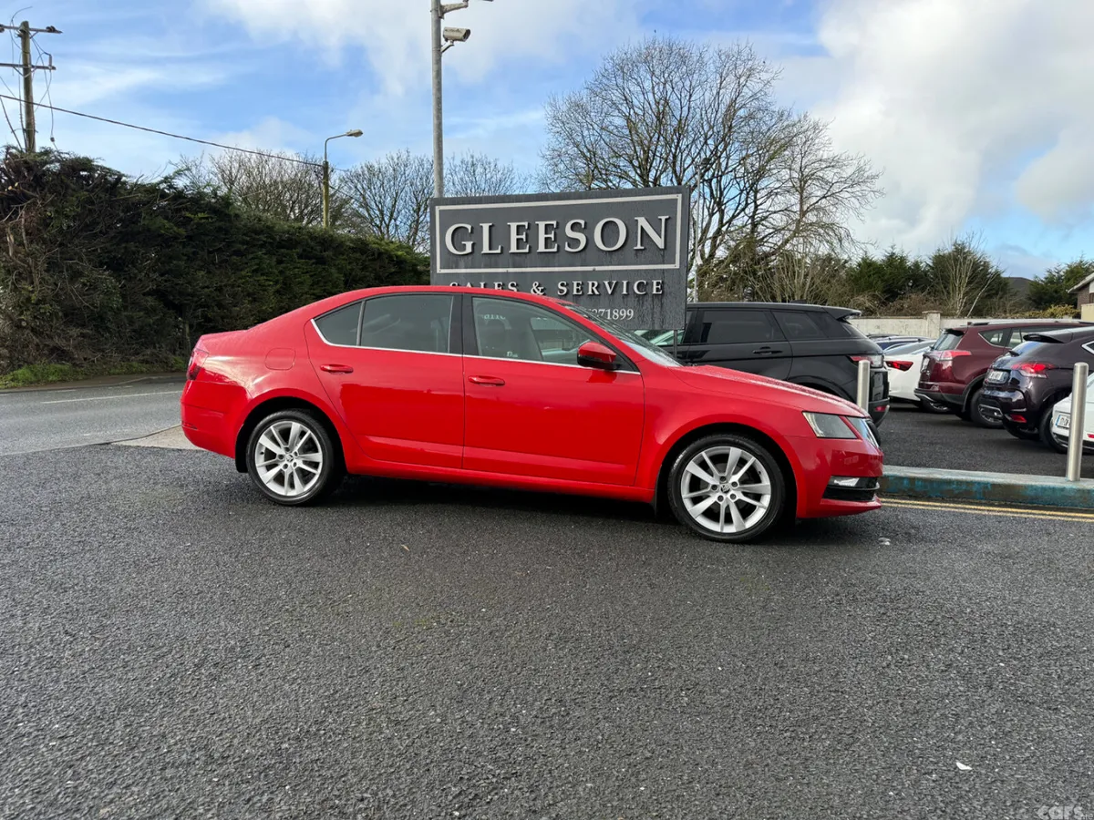 Skoda Octavia Saloon, Diesel, 2019, Red