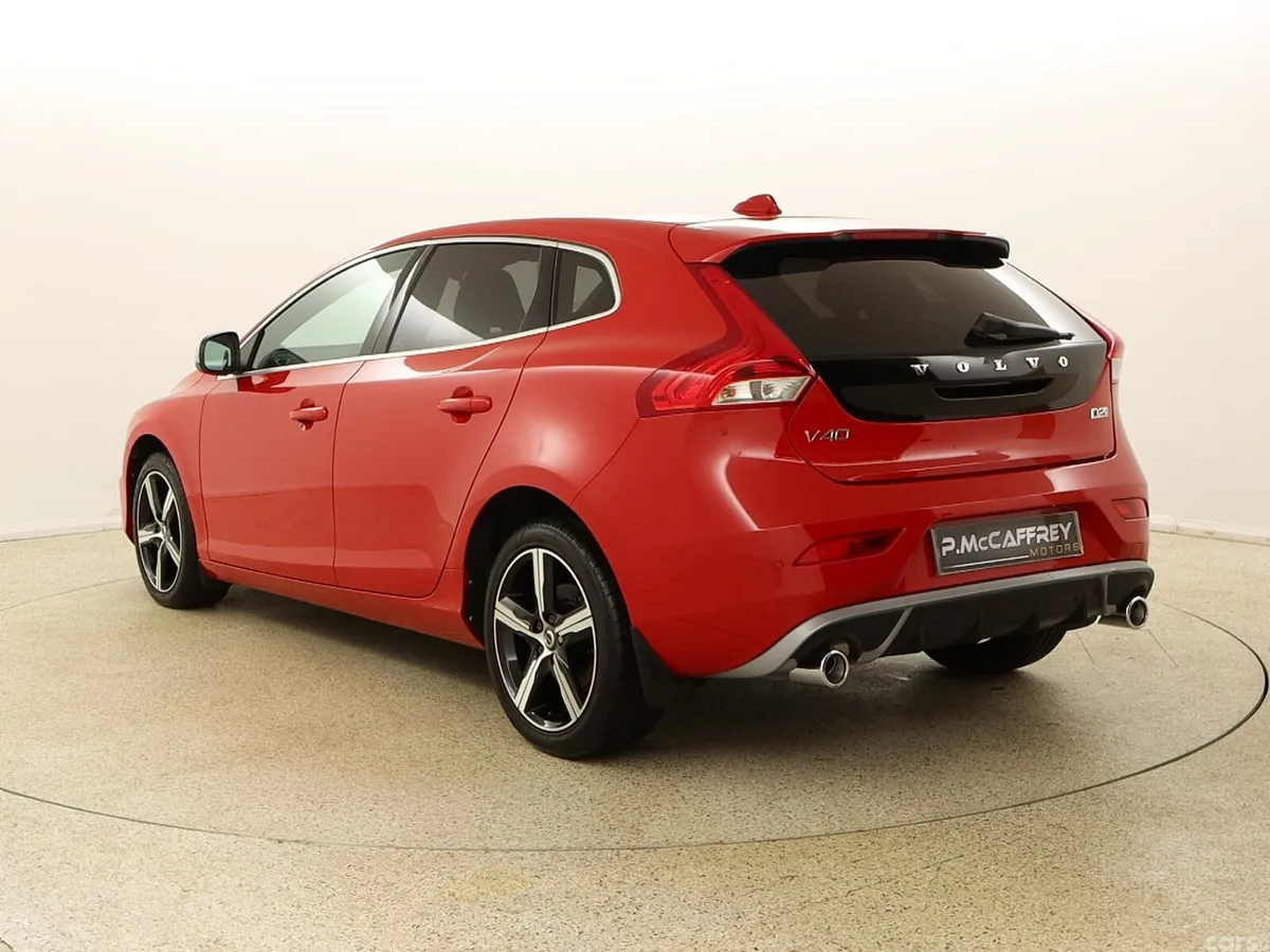 Volvo V40 Hatchback, Diesel, 2016, Red