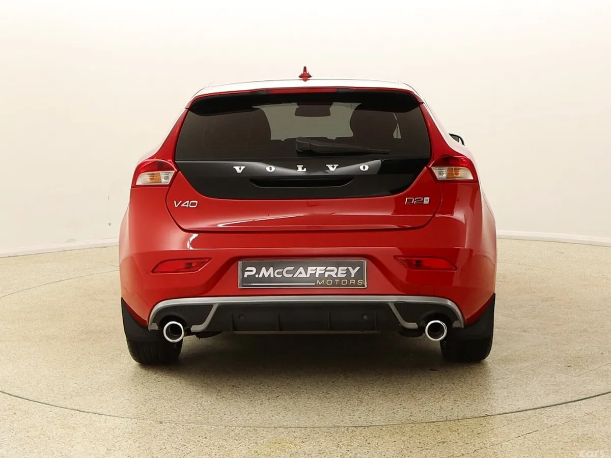 Volvo V40 Hatchback, Diesel, 2016, Red