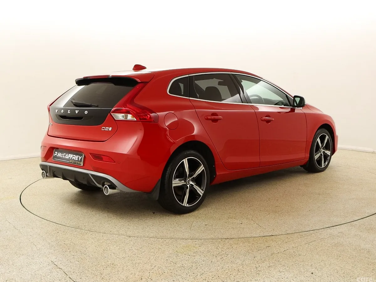 Volvo V40 Hatchback, Diesel, 2016, Red