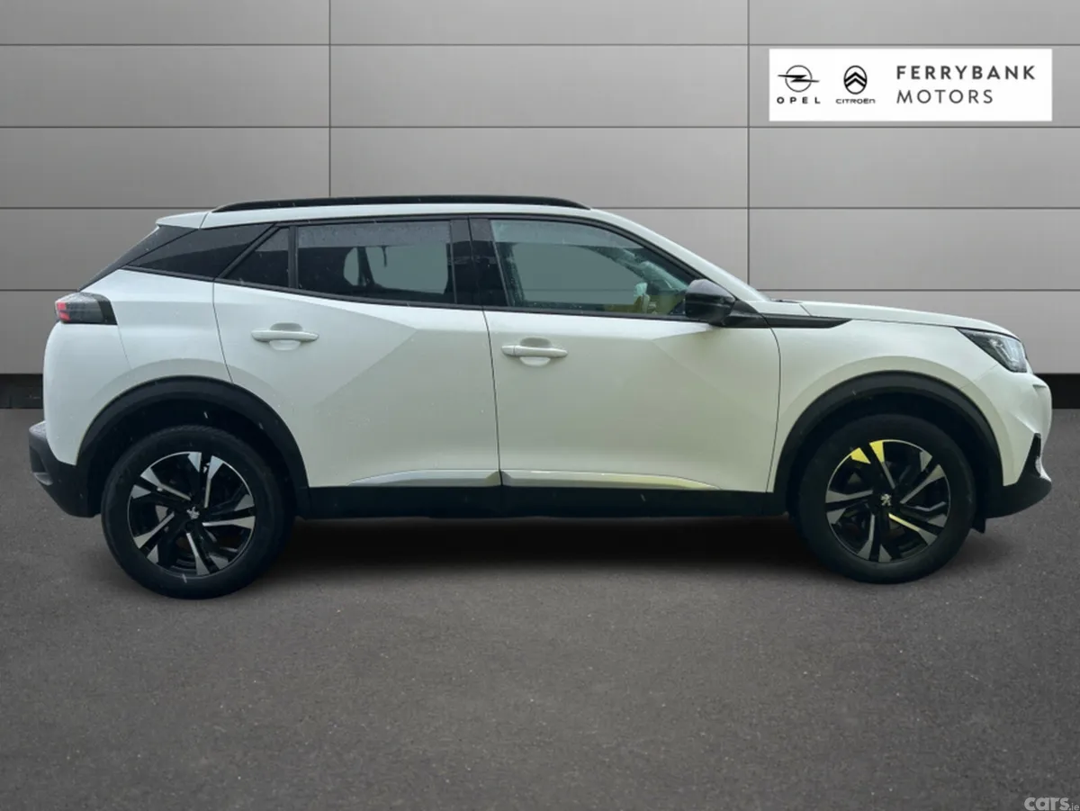 Peugeot 2008 MPV, Petrol, 2022, White