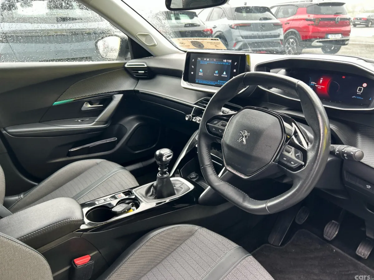 Peugeot 2008 MPV, Petrol, 2022, White