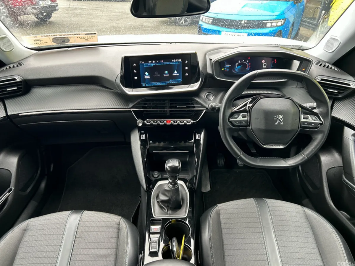 Peugeot 2008 MPV, Petrol, 2022, White