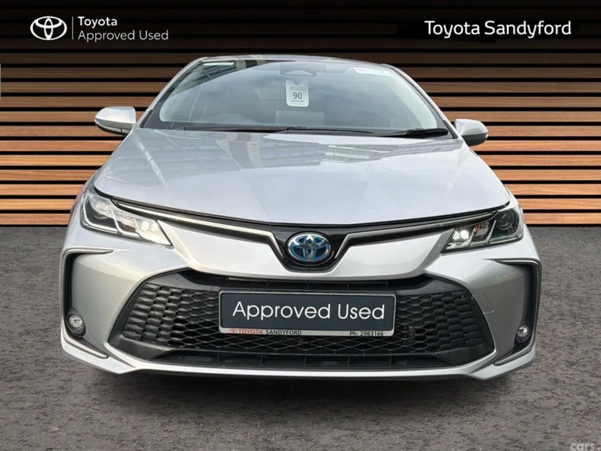 Toyota Corolla Saloon, Petrol Hybrid, 2025, Silver