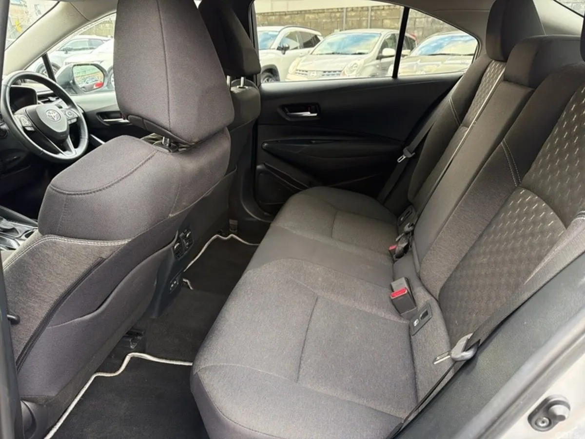 Toyota Corolla Saloon, Petrol Hybrid, 2025, Silver