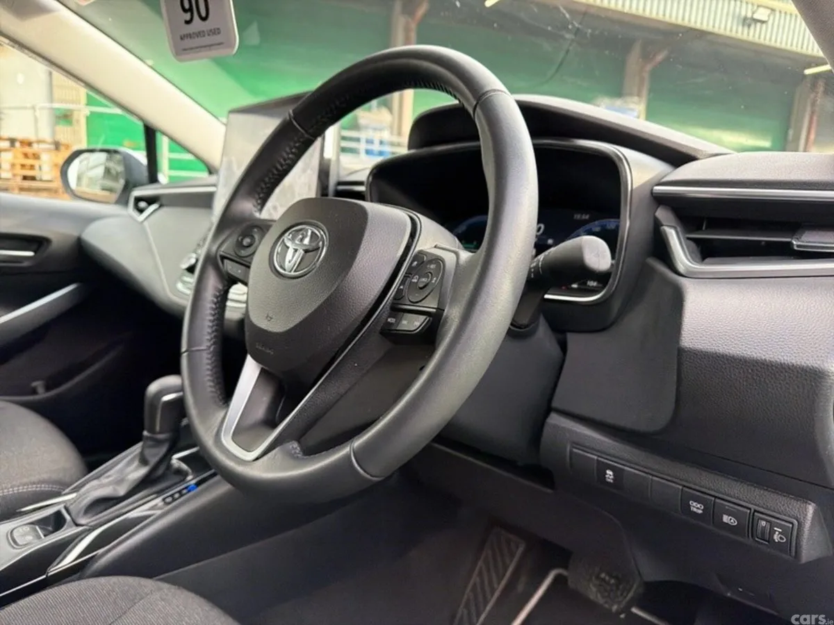 Toyota Corolla Saloon, Petrol Hybrid, 2025, Silver