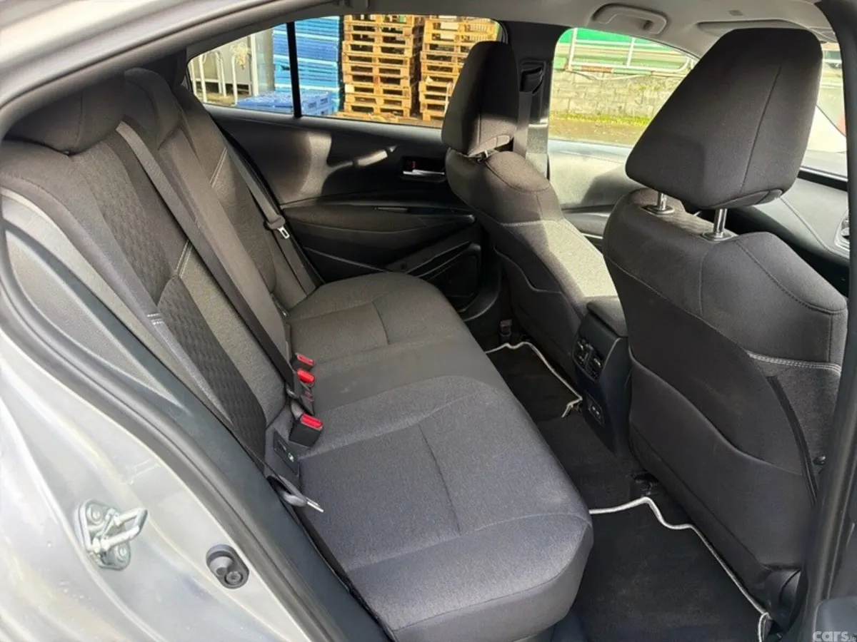 Toyota Corolla Saloon, Petrol Hybrid, 2025, Silver