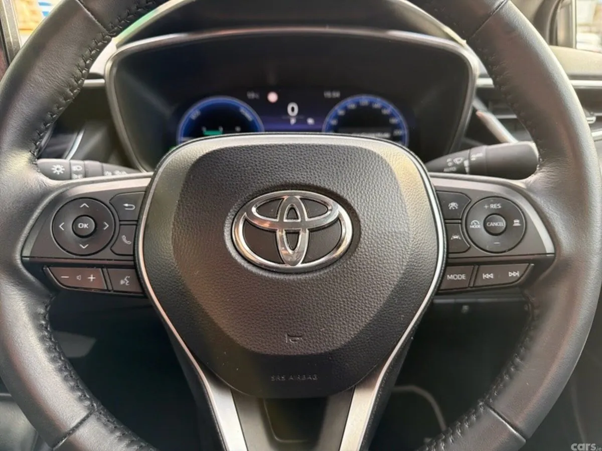 Toyota Corolla Saloon, Petrol Hybrid, 2025, Silver
