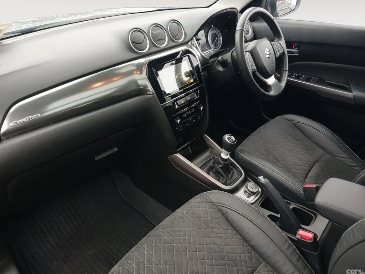Suzuki Vitara SUV, Petrol, 2025, Grey