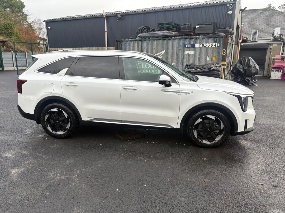 Kia Sorento SUV, Petrol Plug-in Hybrid, 2025, White