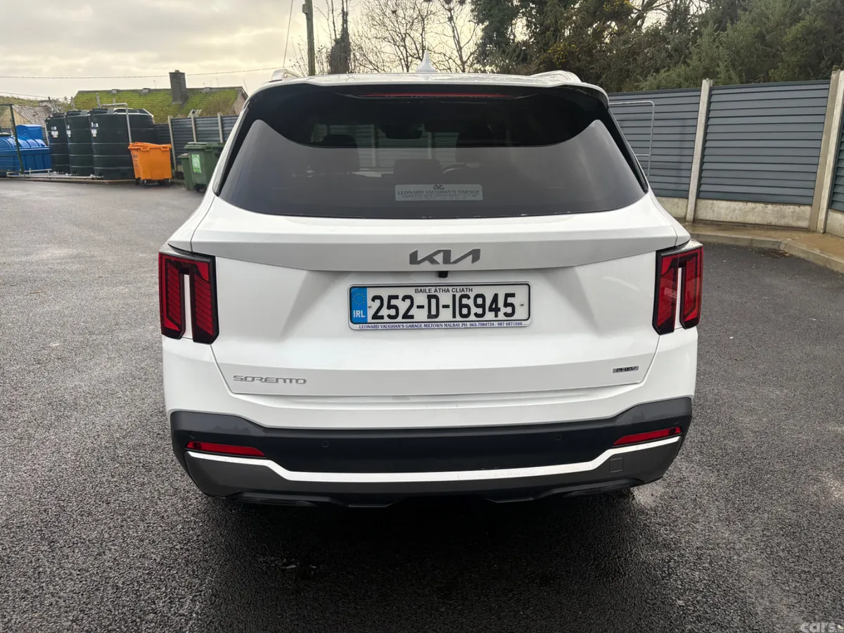 Kia Sorento SUV, Petrol Plug-in Hybrid, 2025, White