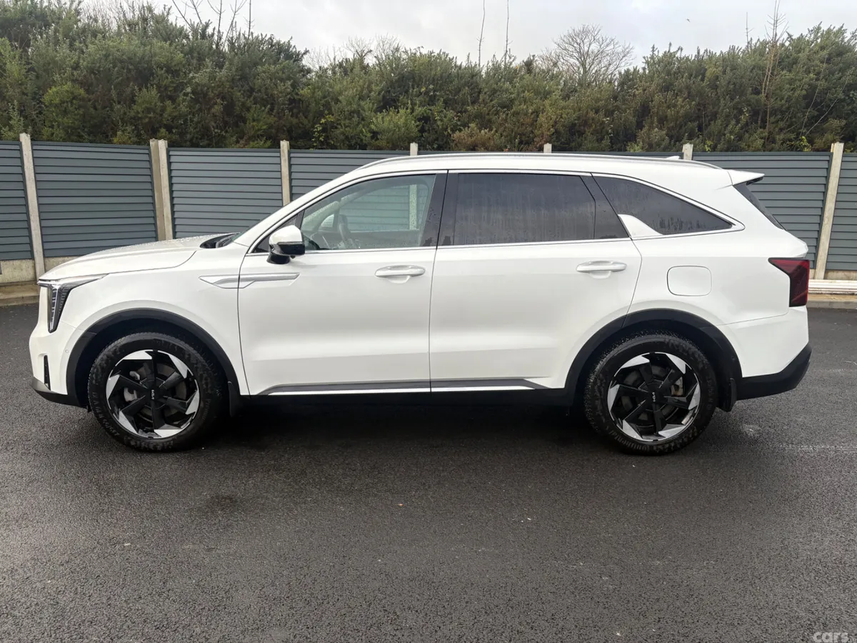 Kia Sorento SUV, Petrol Plug-in Hybrid, 2025, White