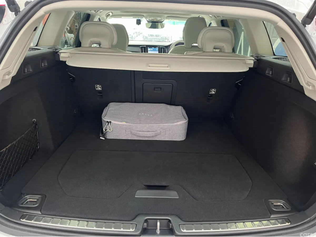Volvo V60 Estate, Petrol Plug-in Hybrid, 2024, White