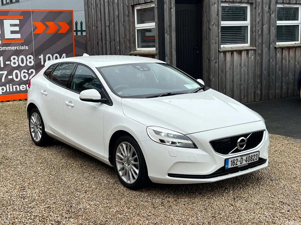 Volvo V40 Hatchback, Diesel, 2016, White