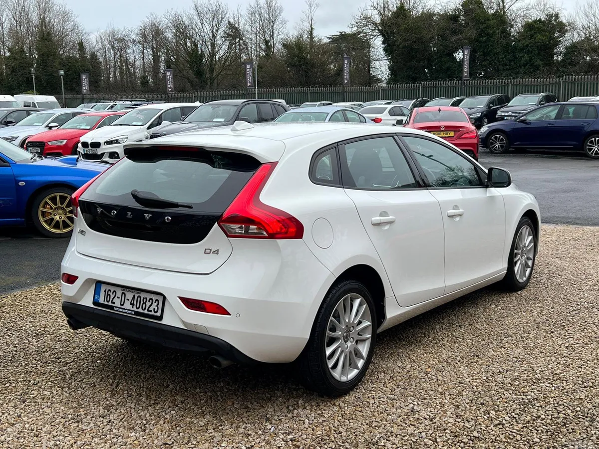 Volvo V40 Hatchback, Diesel, 2016, White
