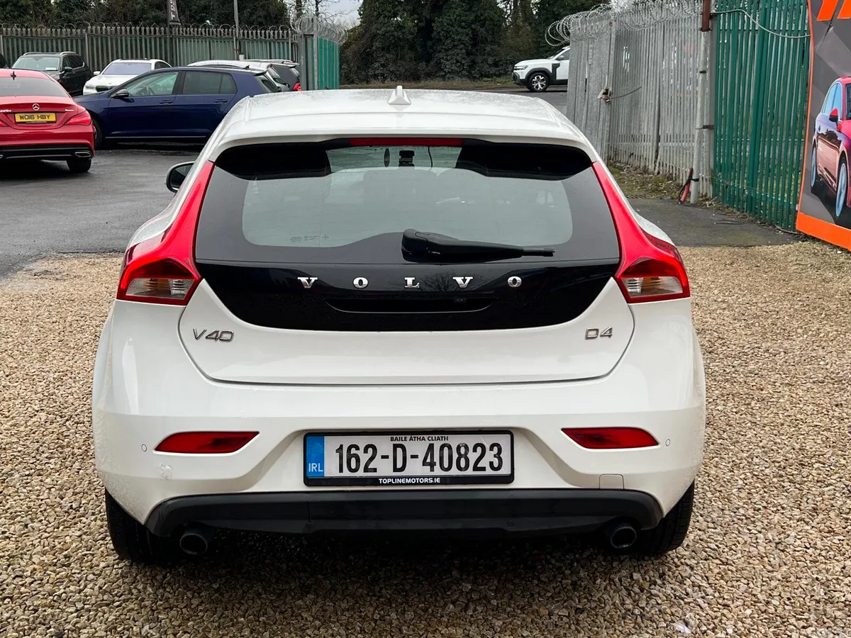Volvo V40 Hatchback, Diesel, 2016, White