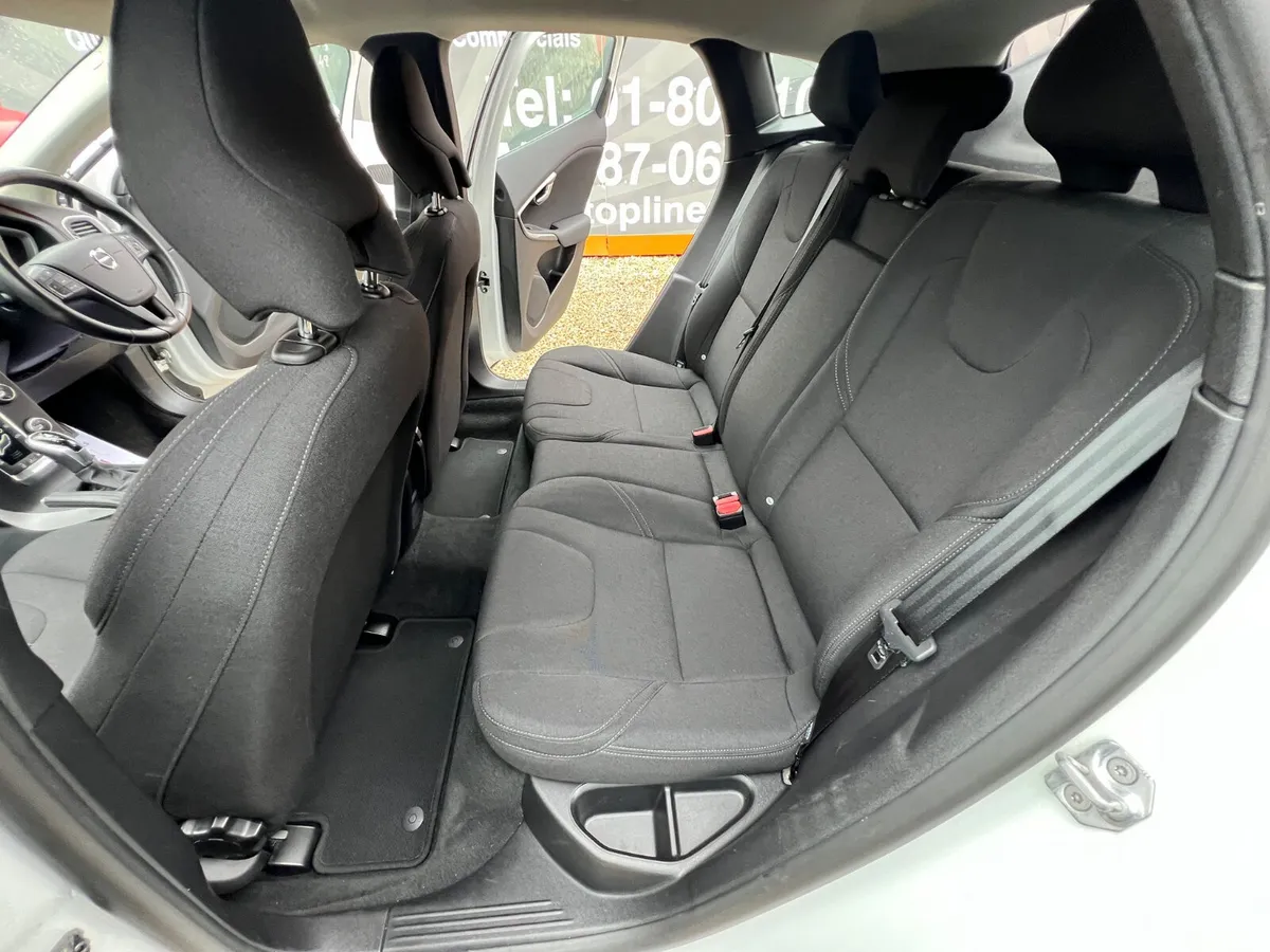 Volvo V40 Hatchback, Diesel, 2016, White
