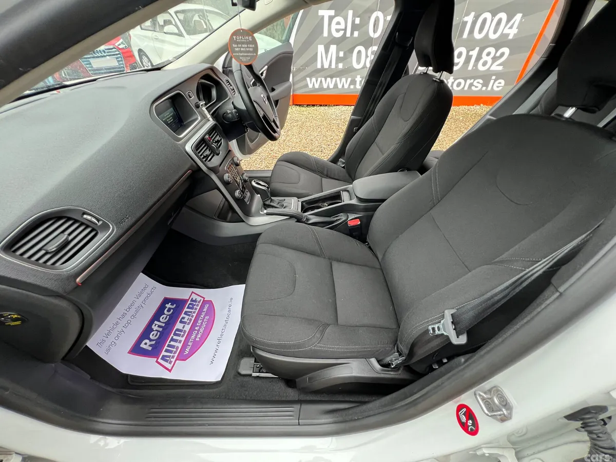 Volvo V40 Hatchback, Diesel, 2016, White