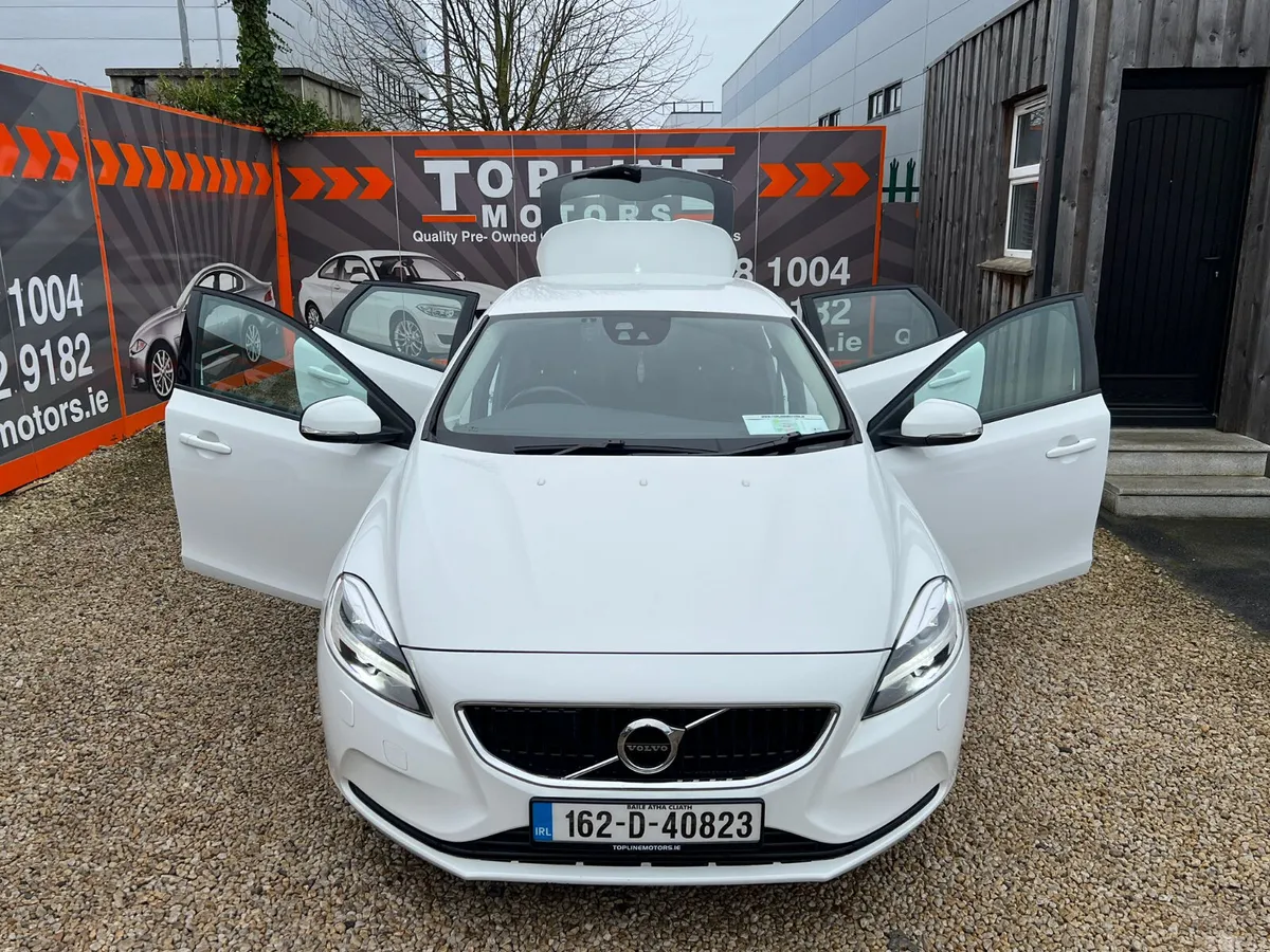 Volvo V40 Hatchback, Diesel, 2016, White