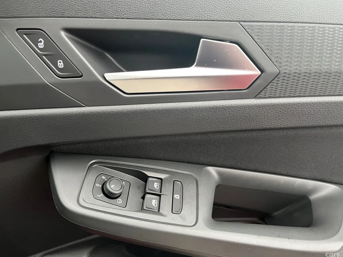 Ford Tourneo Connect MPV, Petrol Plug-in Hybrid, 2026, Red