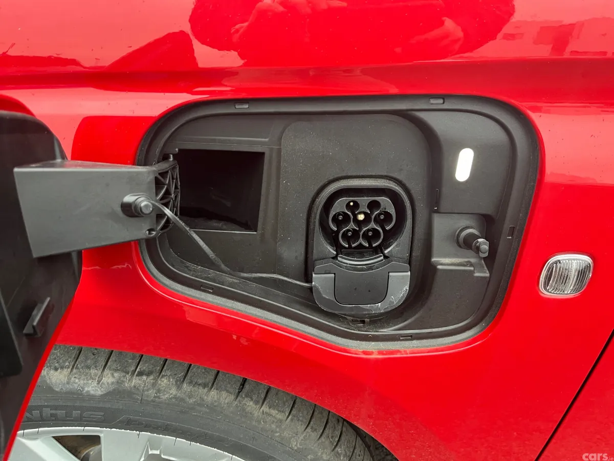 Ford Tourneo Connect MPV, Petrol Plug-in Hybrid, 2026, Red