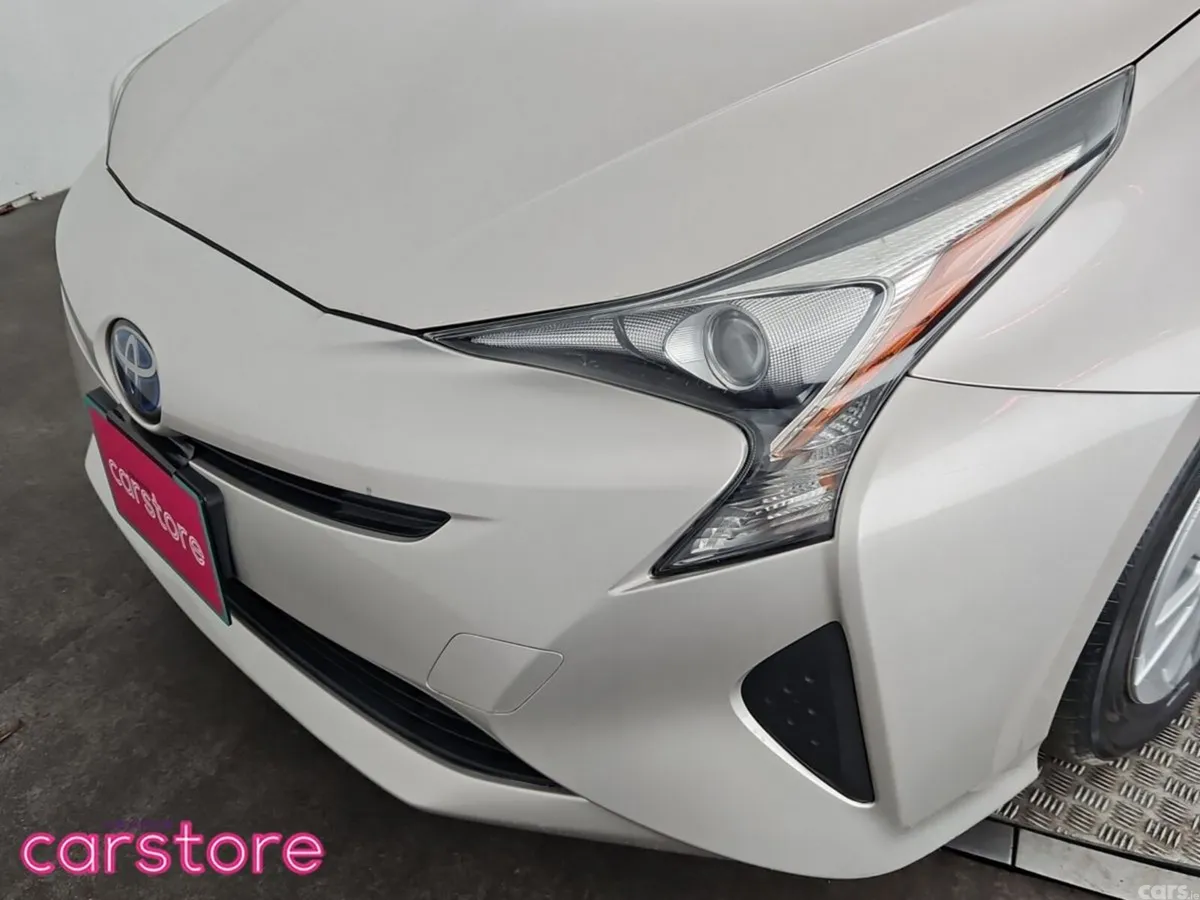 Toyota Prius Hatchback, Petrol Hybrid, 2018, Gold