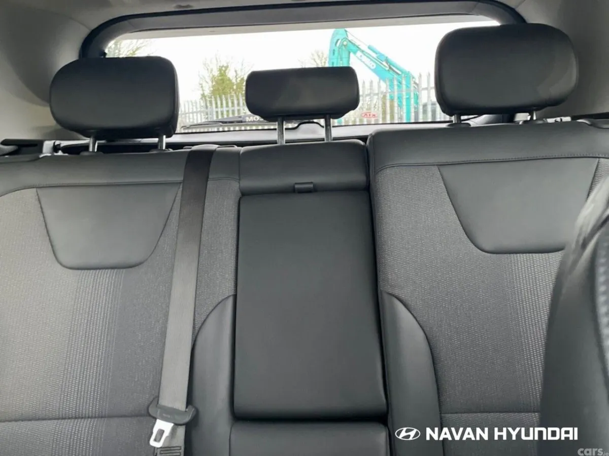 Kia Niro SUV, Petrol Hybrid, 2023, White