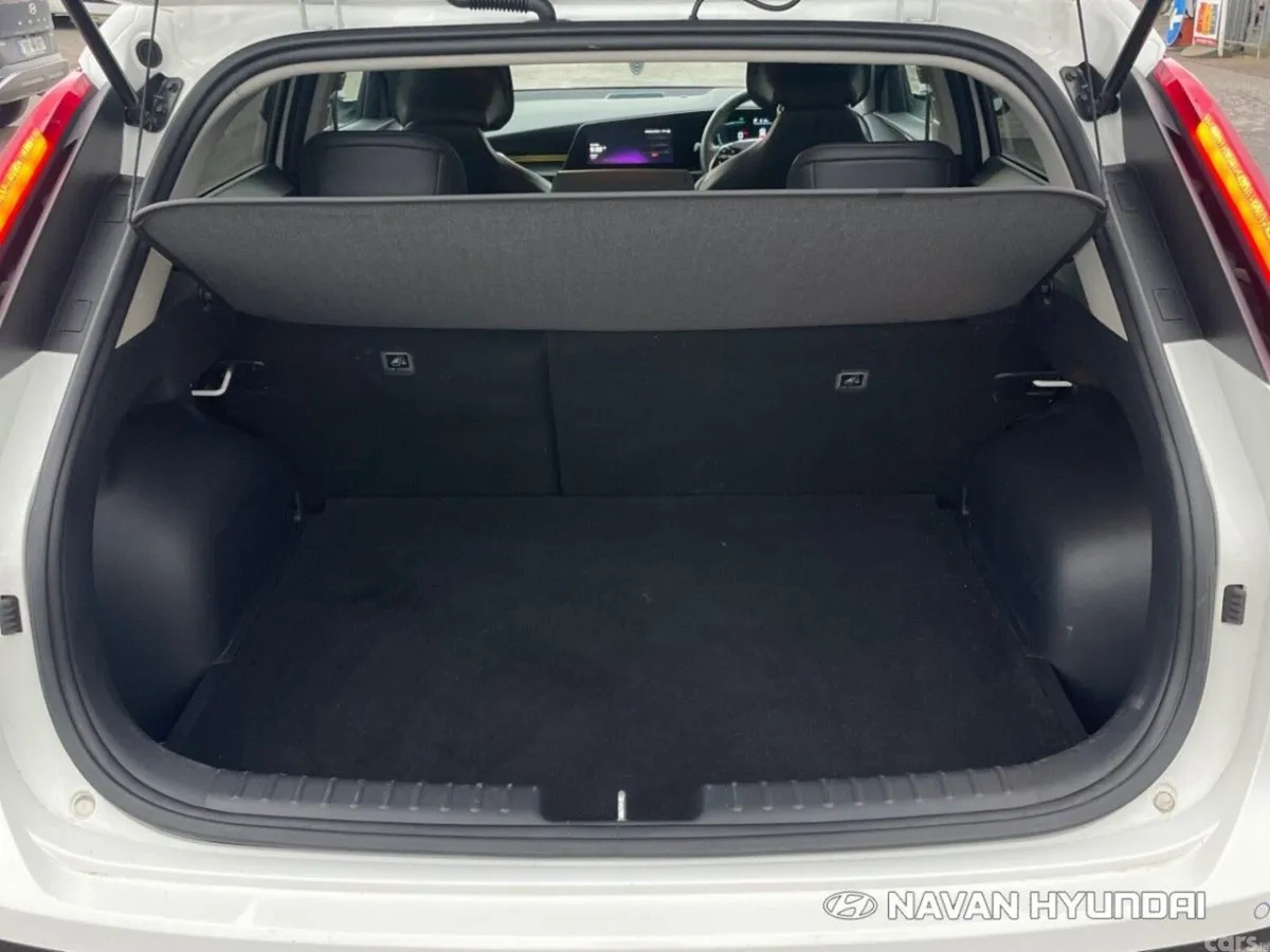 Kia Niro SUV, Petrol Hybrid, 2023, White