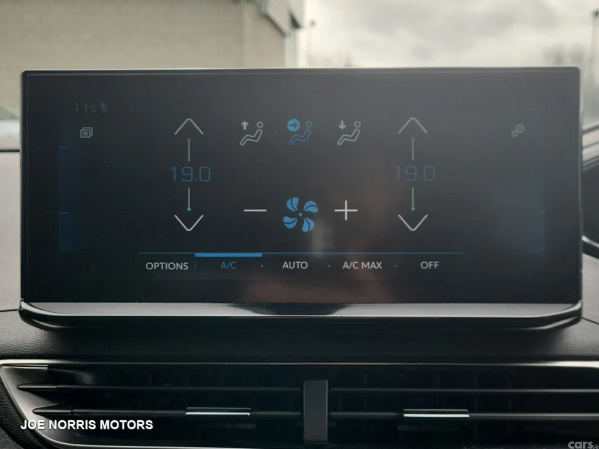 Peugeot 5008 MPV, Diesel, 2022, Blue
