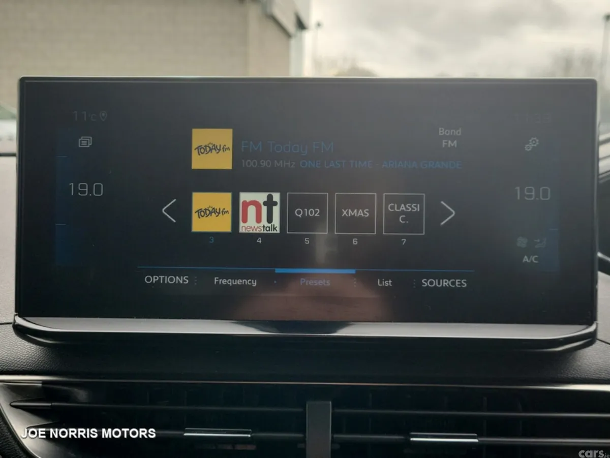 Peugeot 5008 MPV, Diesel, 2022, Blue