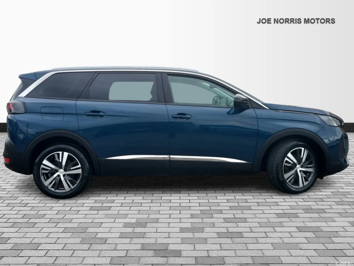 Peugeot 5008 MPV, Diesel, 2022, Blue