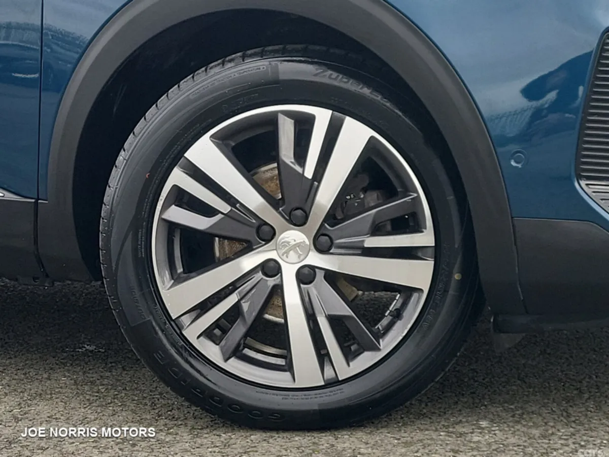 Peugeot 5008 MPV, Diesel, 2022, Blue