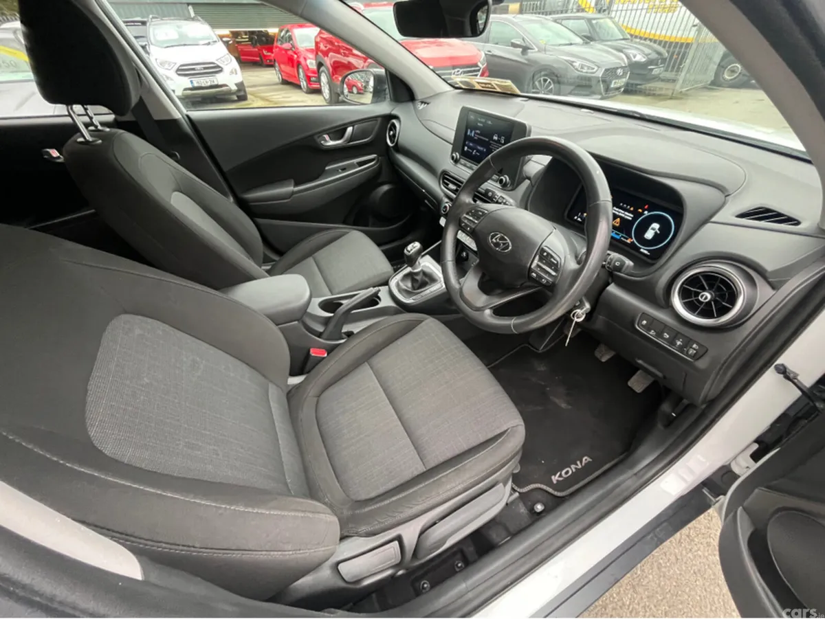 Hyundai KONA Hatchback, Petrol, 2021, White