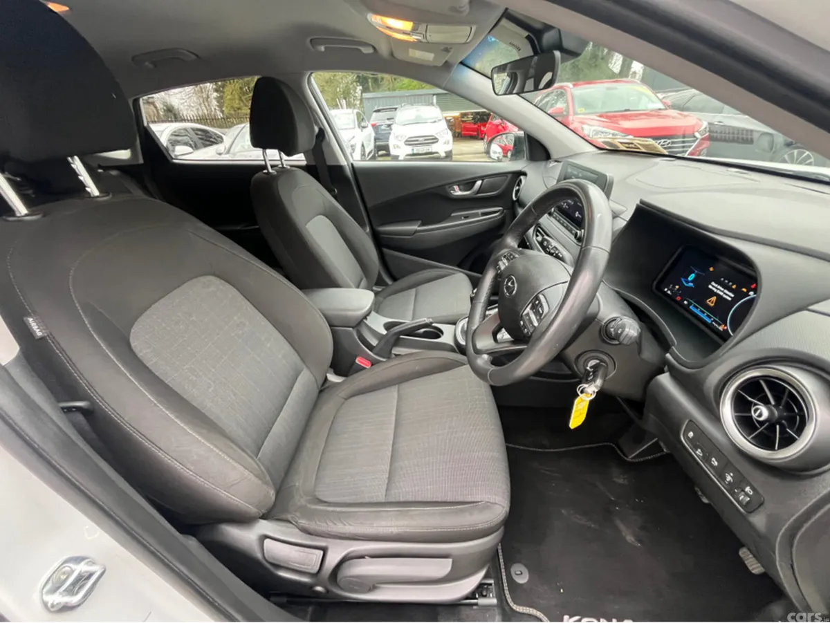 Hyundai KONA Hatchback, Petrol, 2021, White