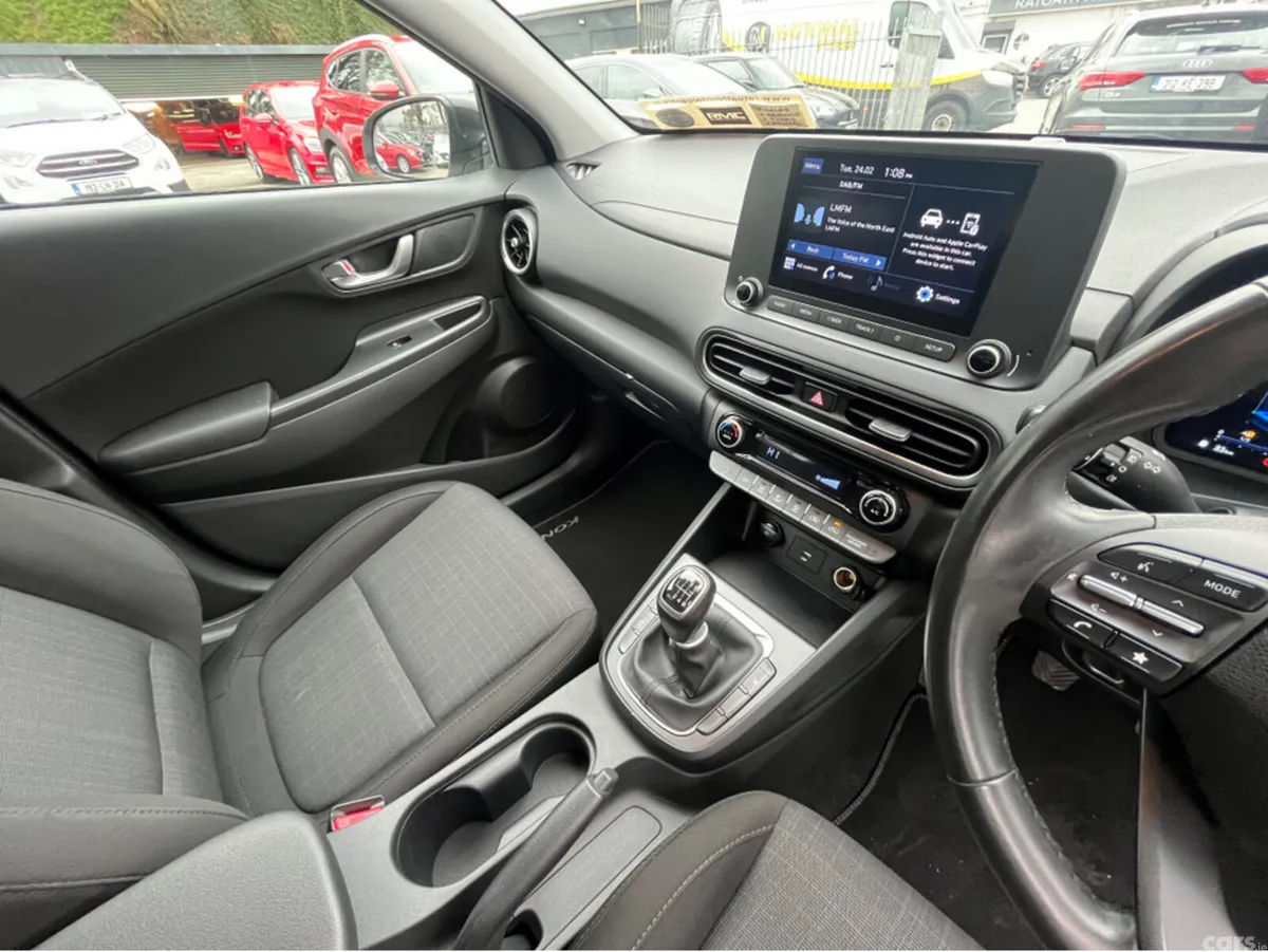 Hyundai KONA Hatchback, Petrol, 2021, White