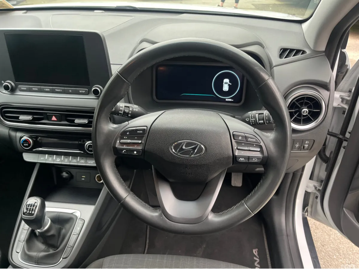 Hyundai KONA Hatchback, Petrol, 2021, White