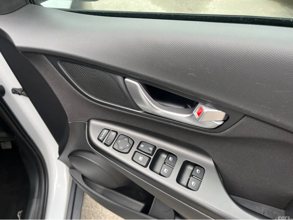 Hyundai KONA Hatchback, Petrol, 2021, White