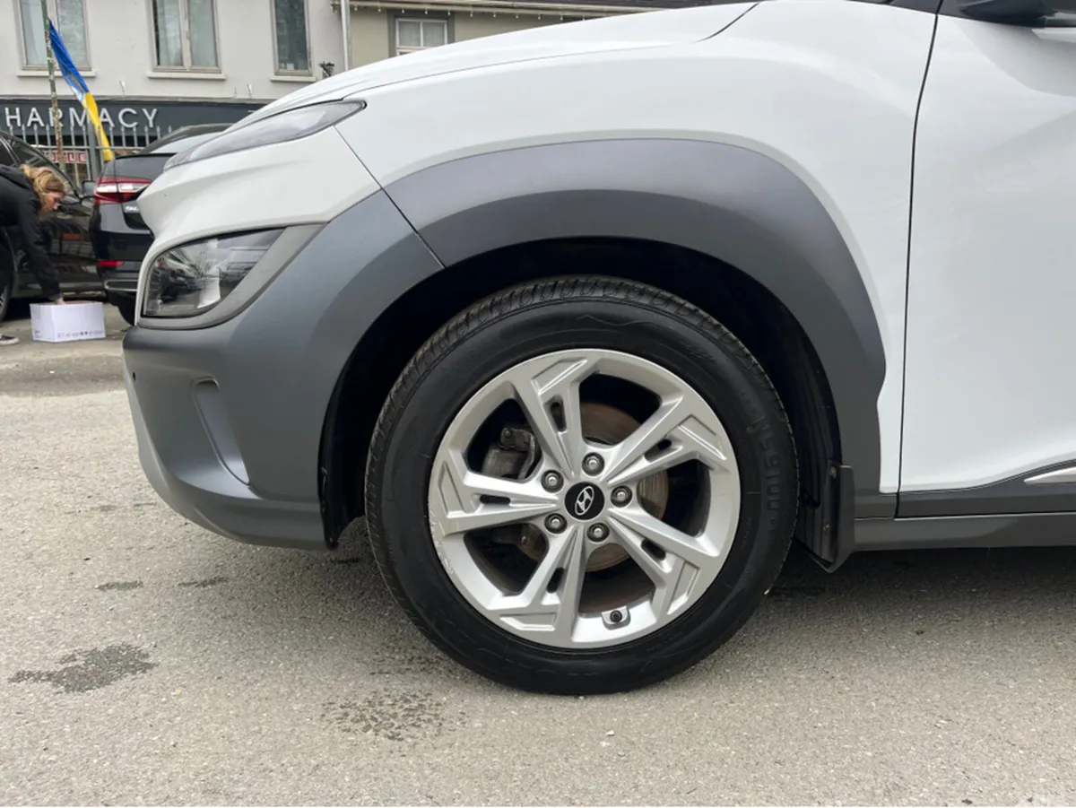 Hyundai KONA Hatchback, Petrol, 2021, White