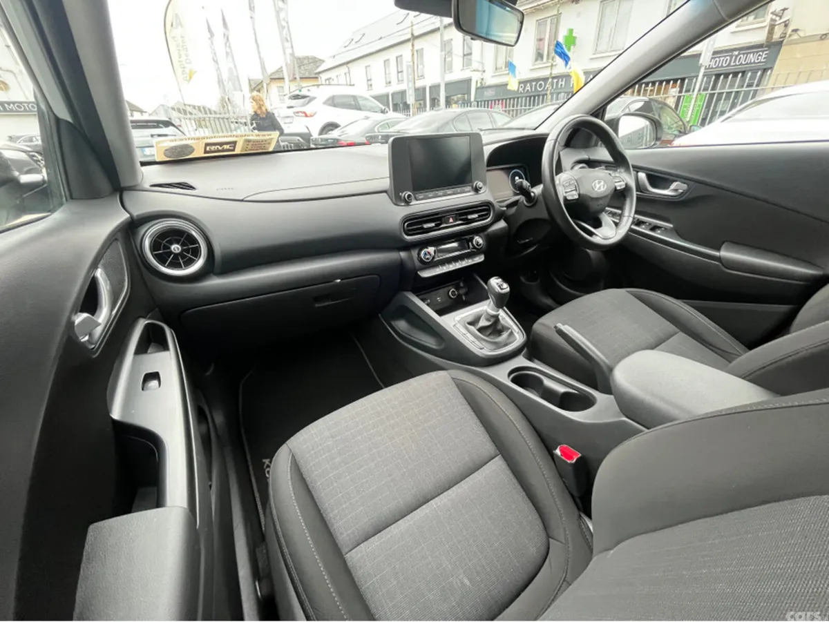 Hyundai KONA Hatchback, Petrol, 2021, White