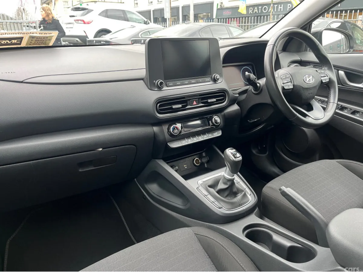 Hyundai KONA Hatchback, Petrol, 2021, White