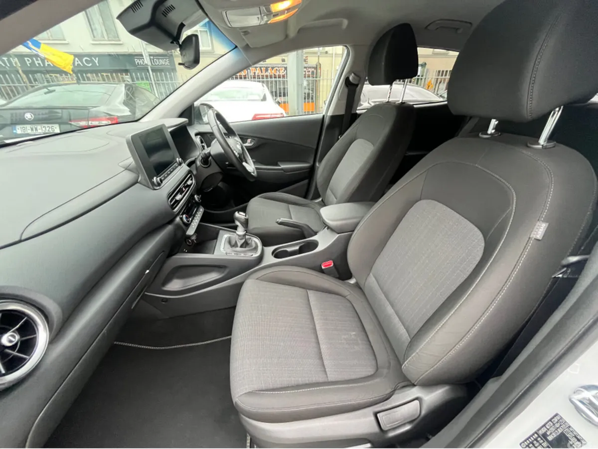 Hyundai KONA Hatchback, Petrol, 2021, White
