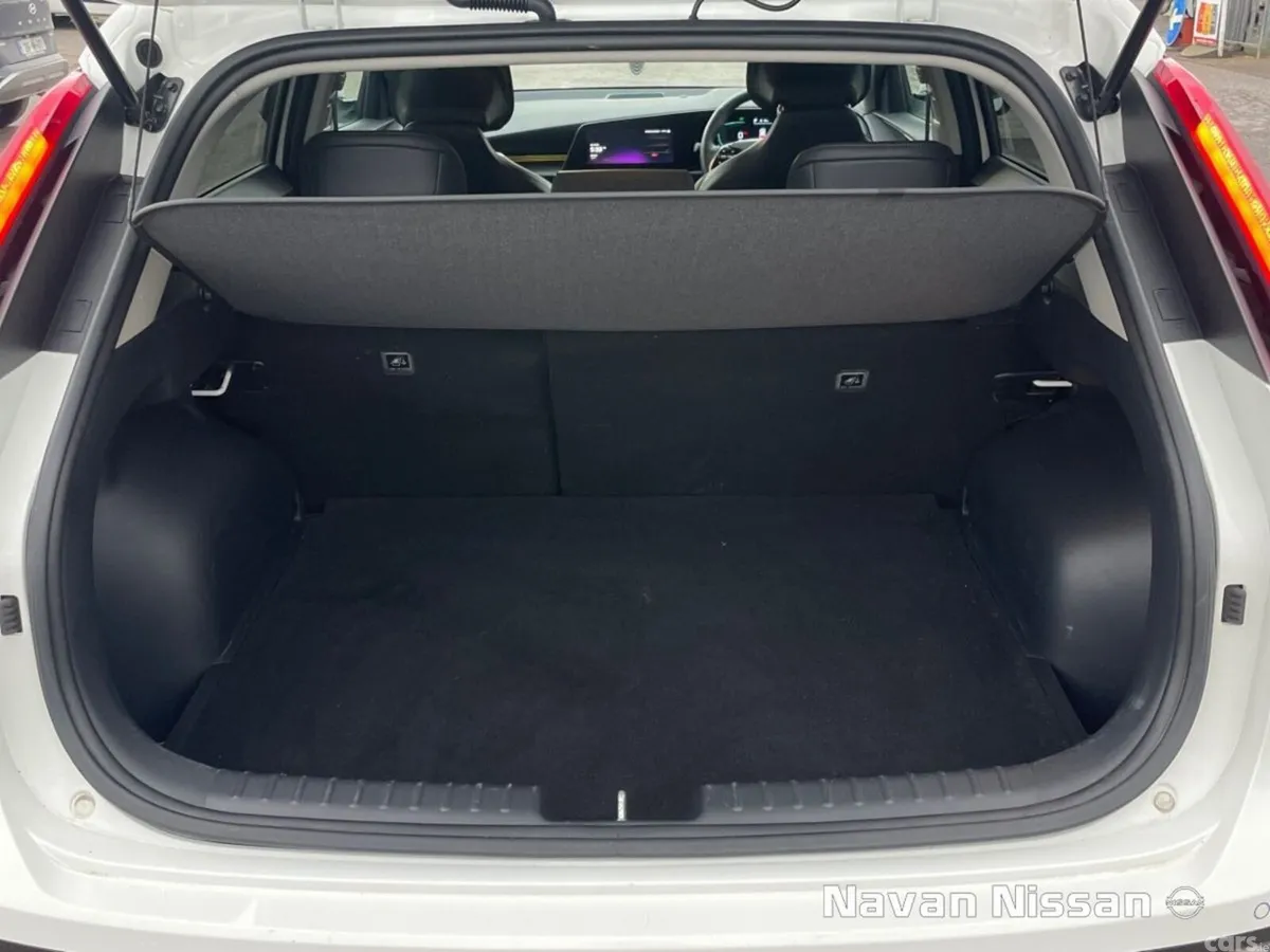 Kia Niro SUV, Petrol Hybrid, 2023, White