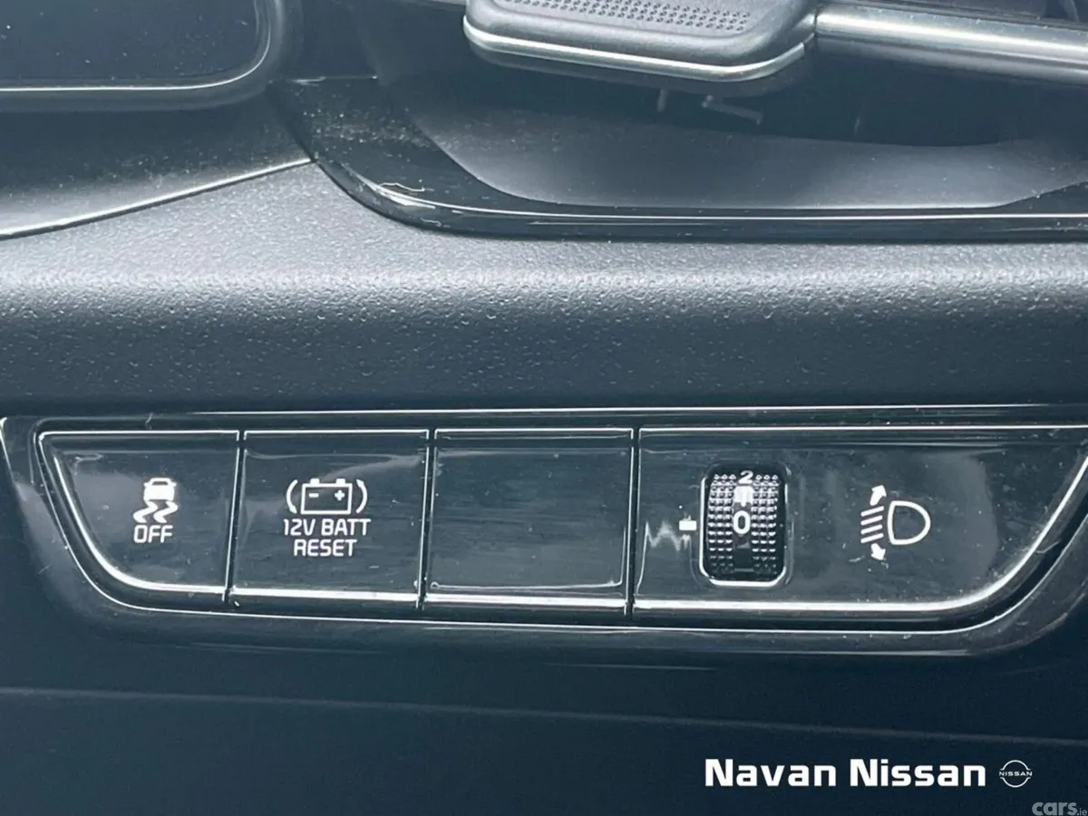 Kia Niro SUV, Petrol Hybrid, 2023, White
